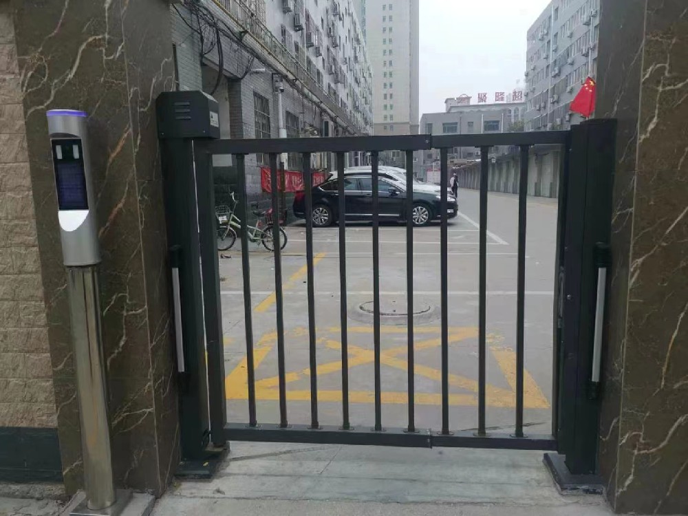 人行门